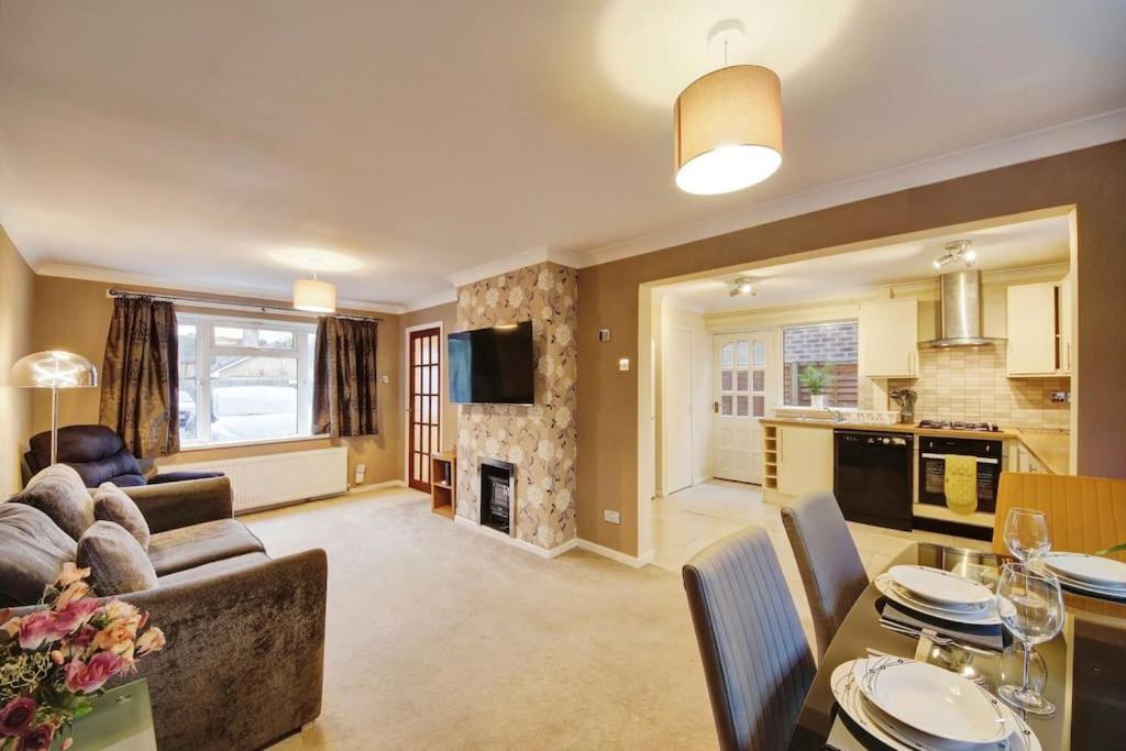 Beautiful Home Close To Town Free Netflix, Wifi Solihull Buitenkant foto