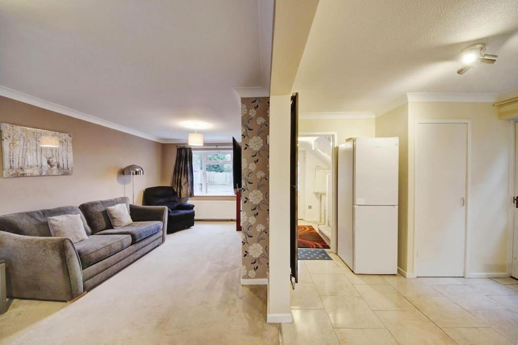 Beautiful Home Close To Town Free Netflix, Wifi Solihull Buitenkant foto