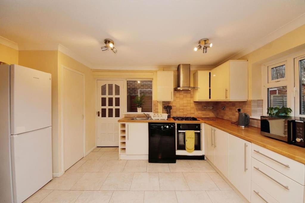 Beautiful Home Close To Town Free Netflix, Wifi Solihull Buitenkant foto