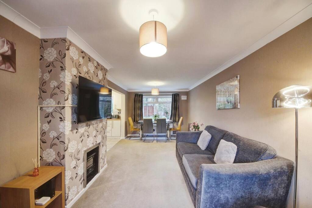 Beautiful Home Close To Town Free Netflix, Wifi Solihull Buitenkant foto