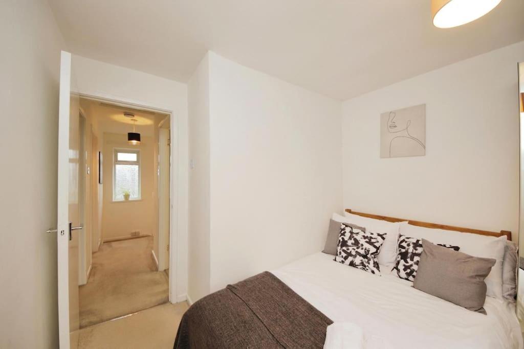 Beautiful Home Close To Town Free Netflix, Wifi Solihull Buitenkant foto