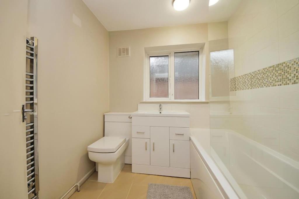 Beautiful Home Close To Town Free Netflix, Wifi Solihull Buitenkant foto