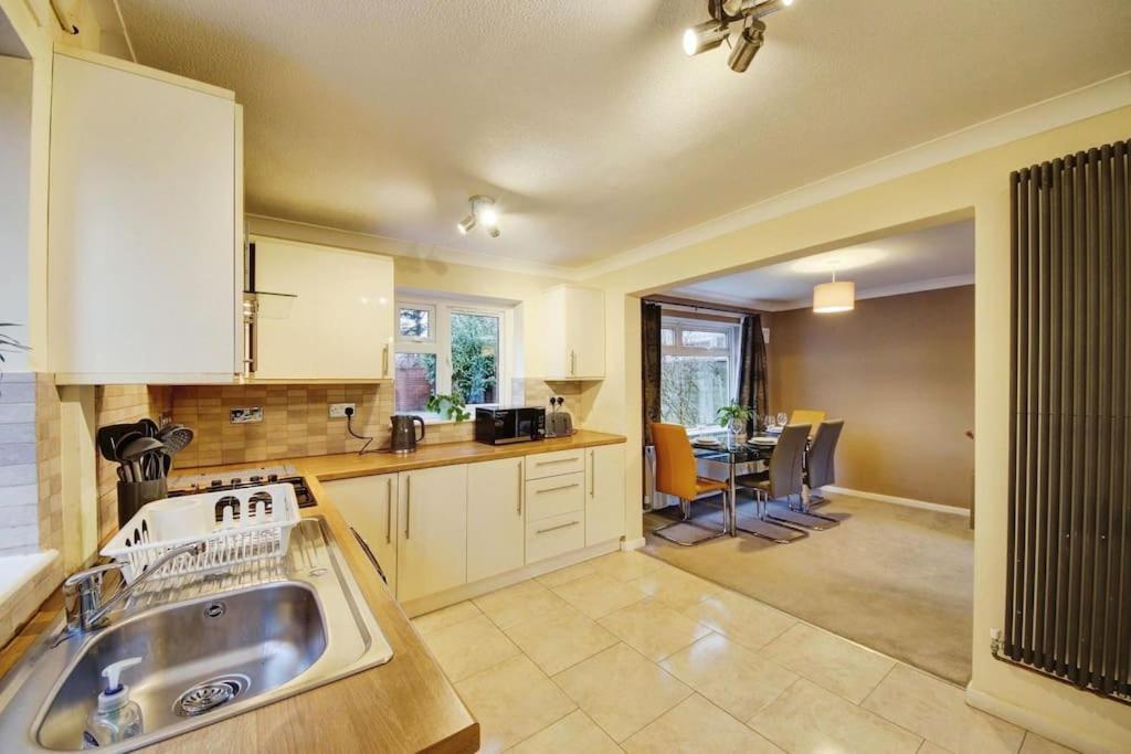 Beautiful Home Close To Town Free Netflix, Wifi Solihull Buitenkant foto